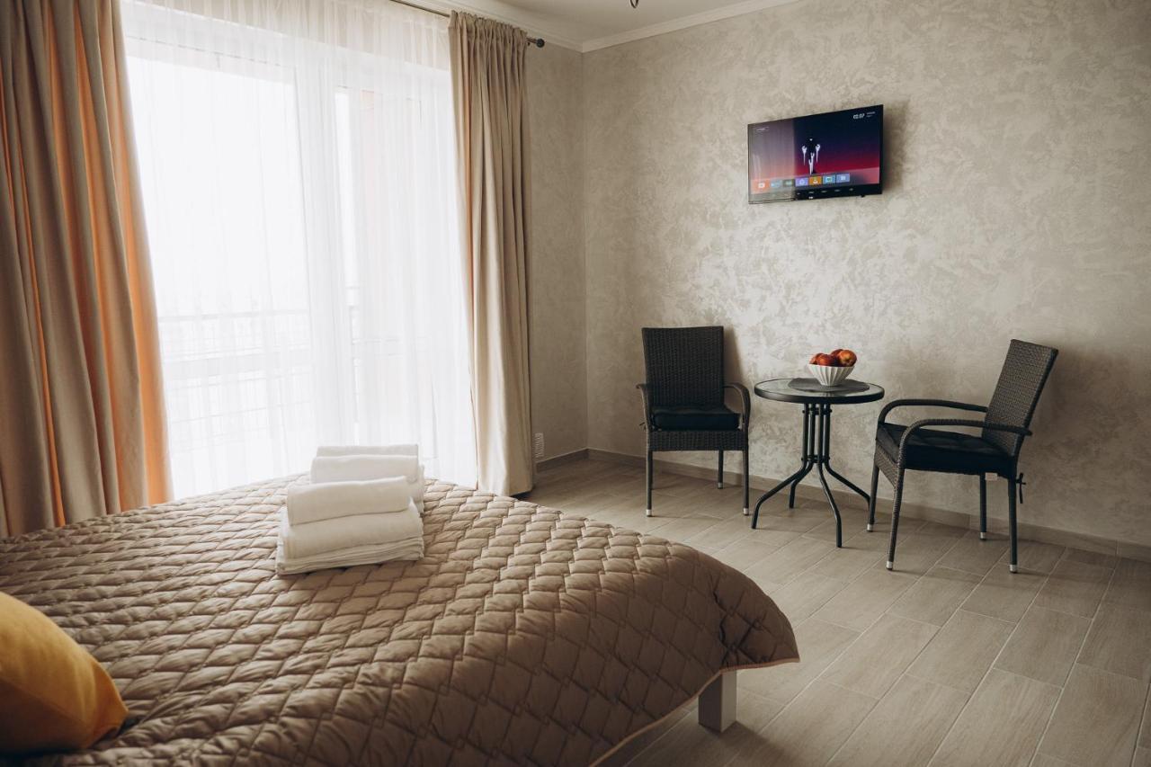 Hotel Три Слона Satoka Exterior foto