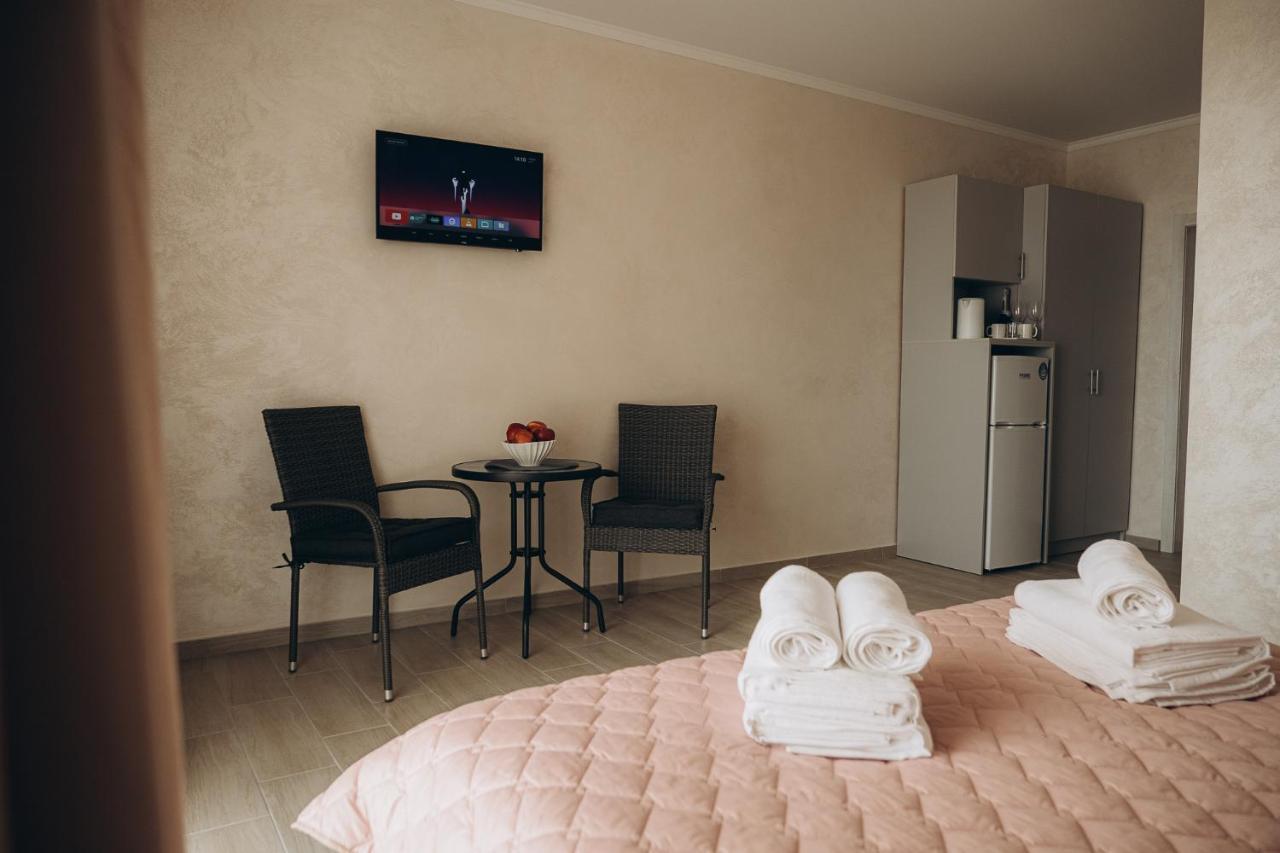 Hotel Три Слона Satoka Exterior foto