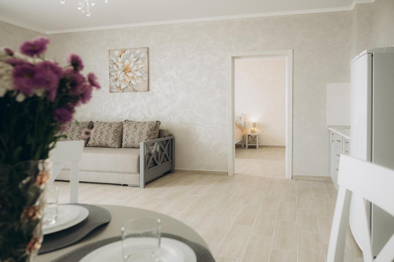 Hotel Три Слона Satoka Exterior foto