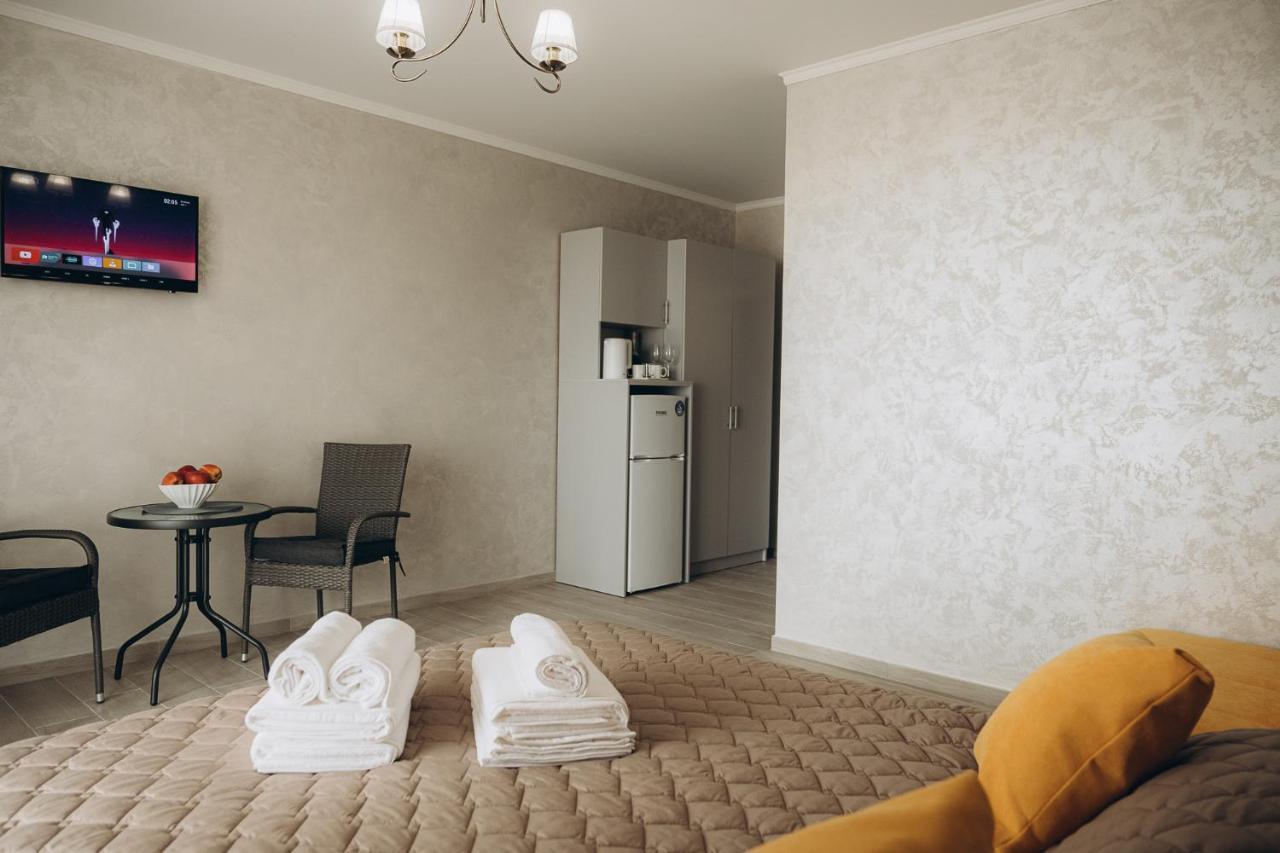 Hotel Три Слона Satoka Exterior foto