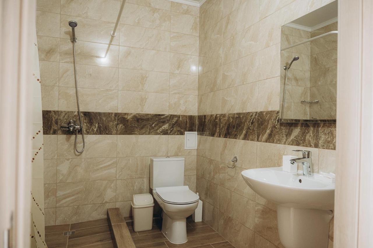 Hotel Три Слона Satoka Exterior foto