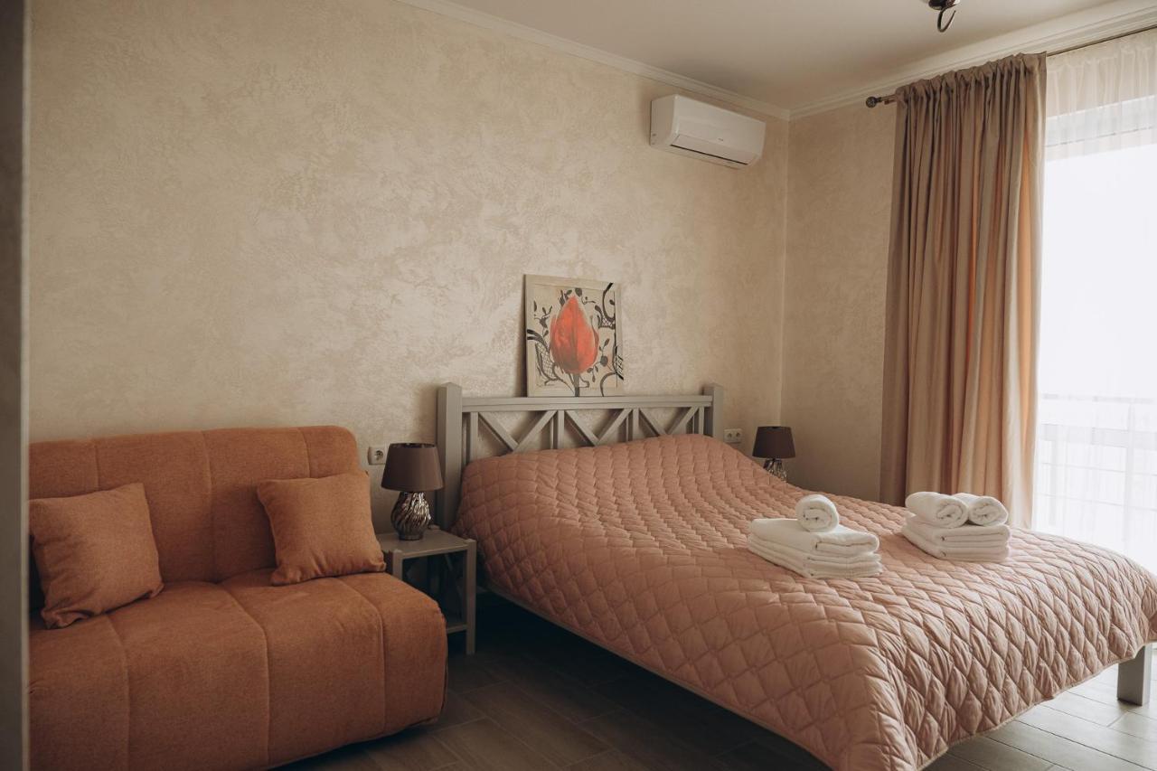 Hotel Три Слона Satoka Exterior foto