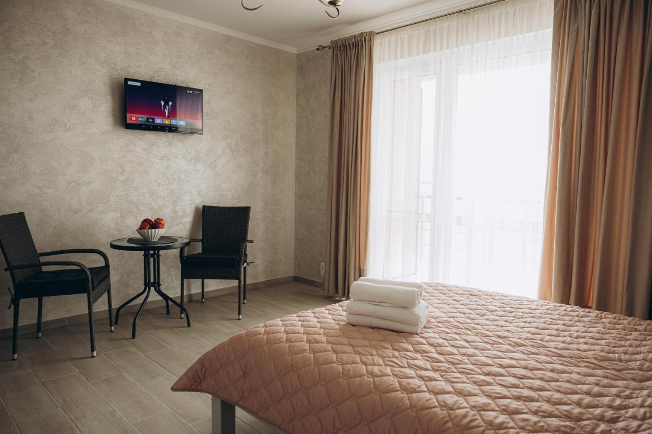 Hotel Три Слона Satoka Exterior foto