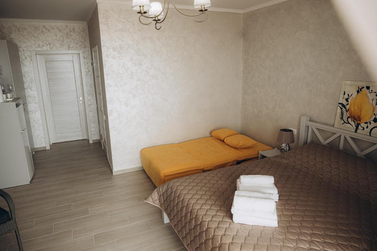 Hotel Три Слона Satoka Exterior foto