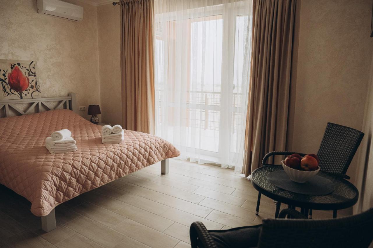 Hotel Три Слона Satoka Exterior foto