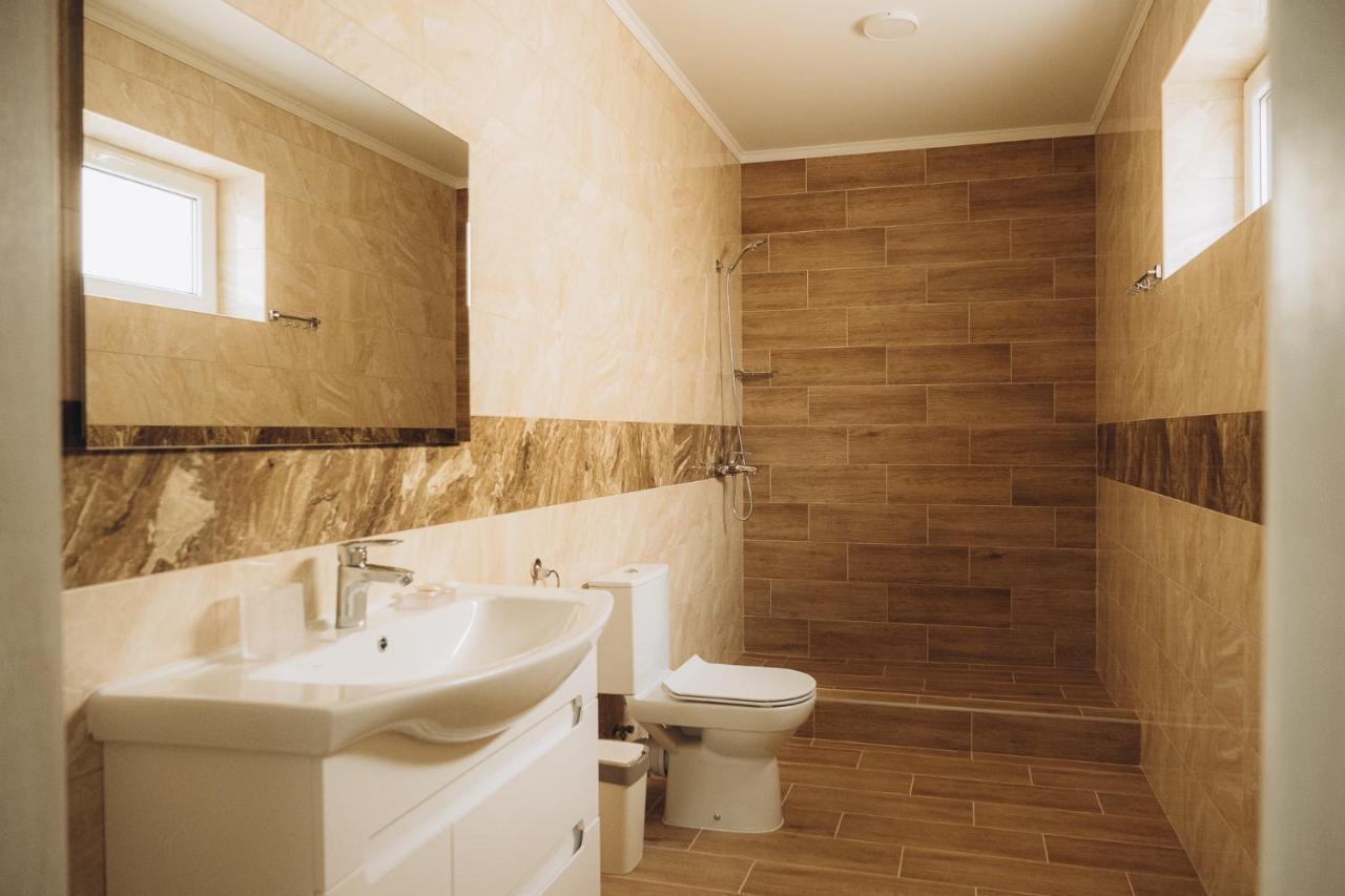 Hotel Три Слона Satoka Exterior foto