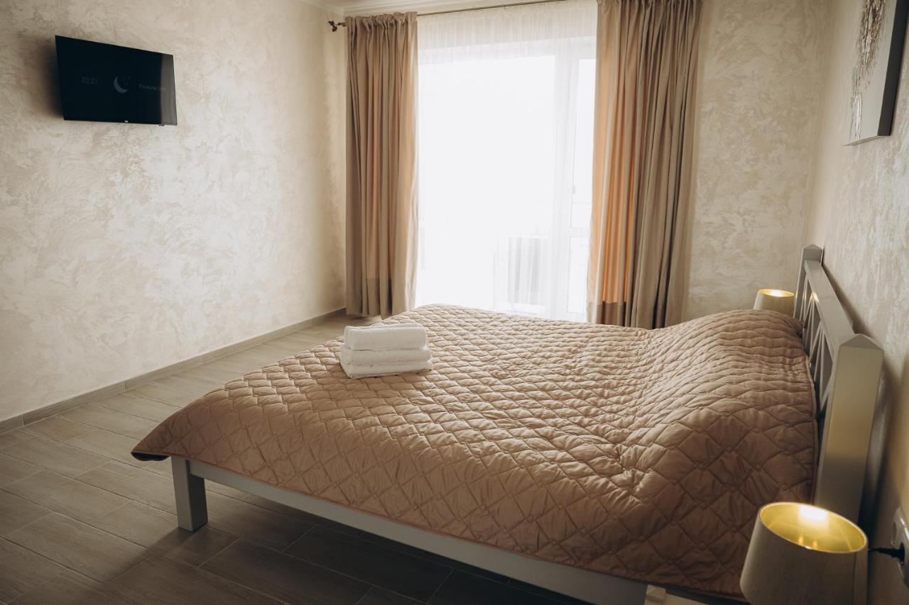 Hotel Три Слона Satoka Exterior foto