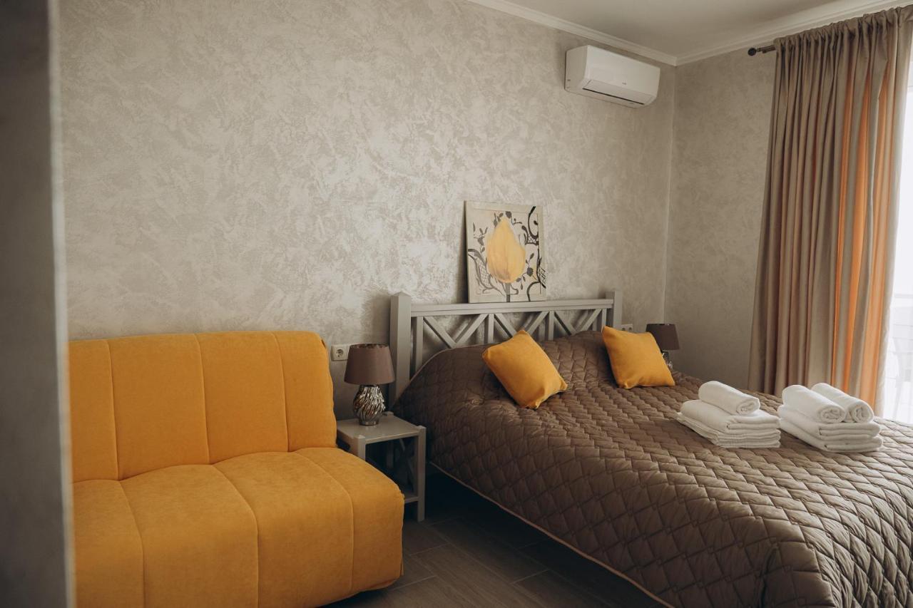 Hotel Три Слона Satoka Exterior foto