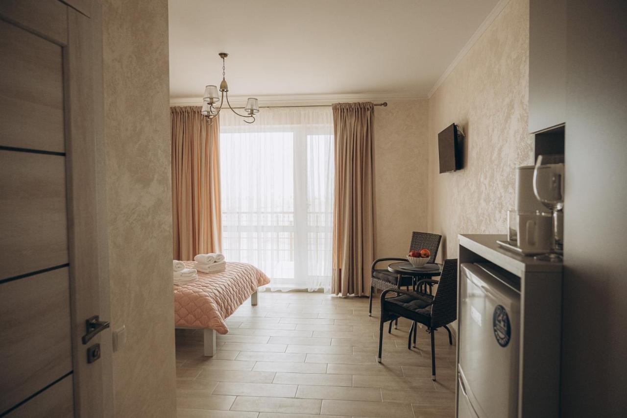 Hotel Три Слона Satoka Exterior foto