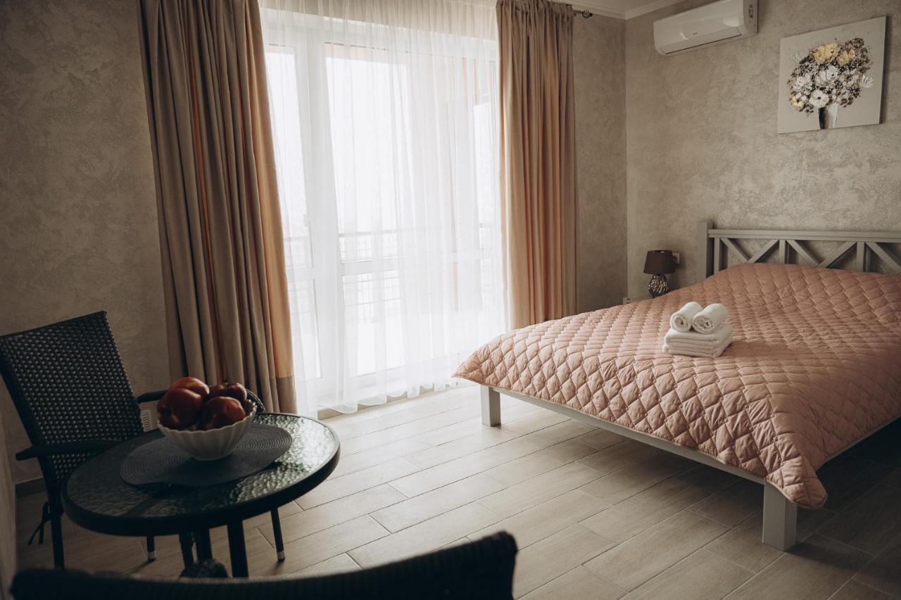 Hotel Три Слона Satoka Exterior foto