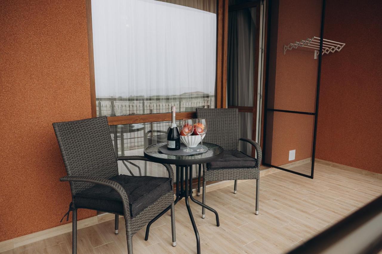Hotel Три Слона Satoka Exterior foto