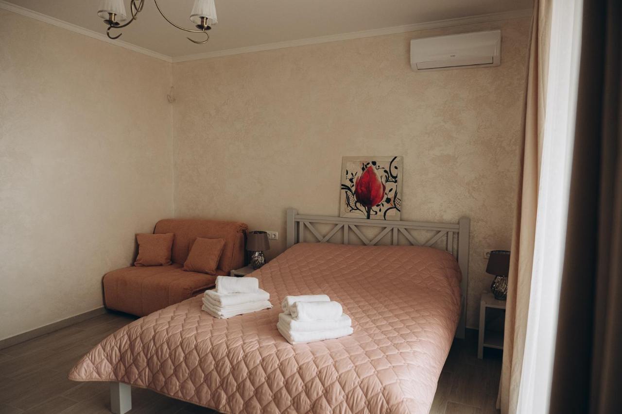Hotel Три Слона Satoka Exterior foto
