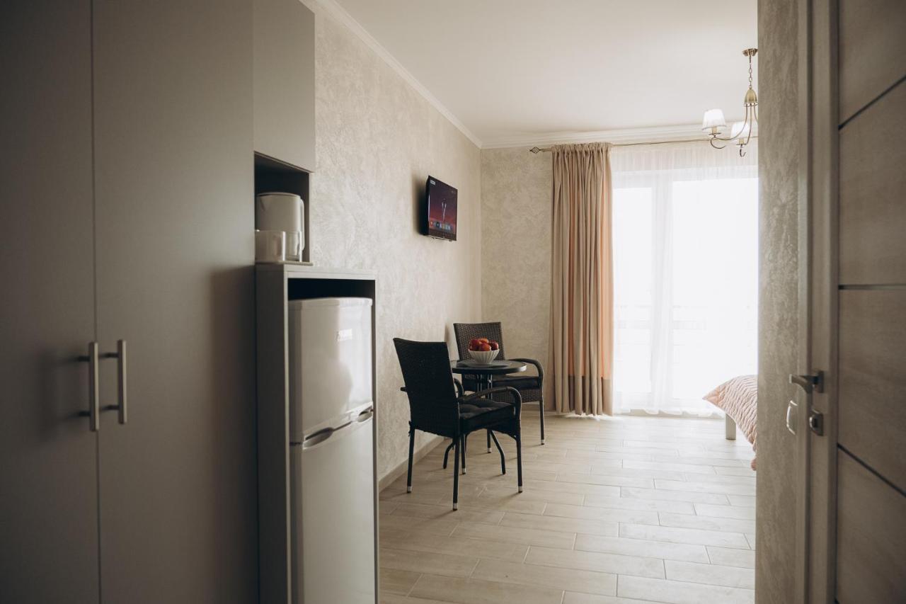 Hotel Три Слона Satoka Exterior foto