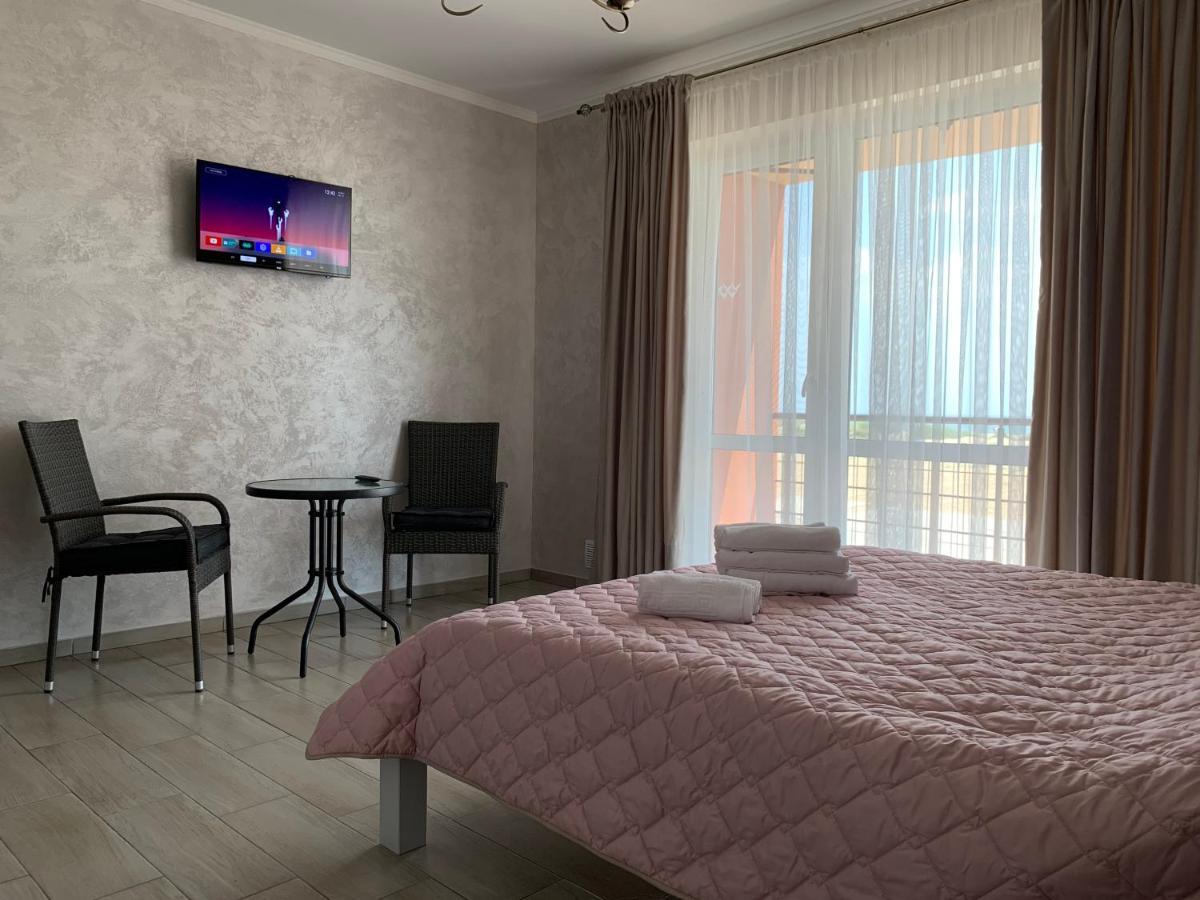 Hotel Три Слона Satoka Exterior foto