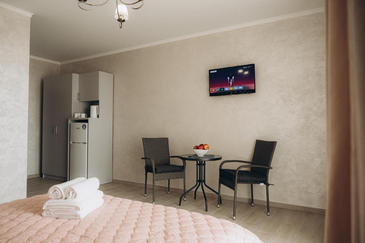 Hotel Три Слона Satoka Exterior foto