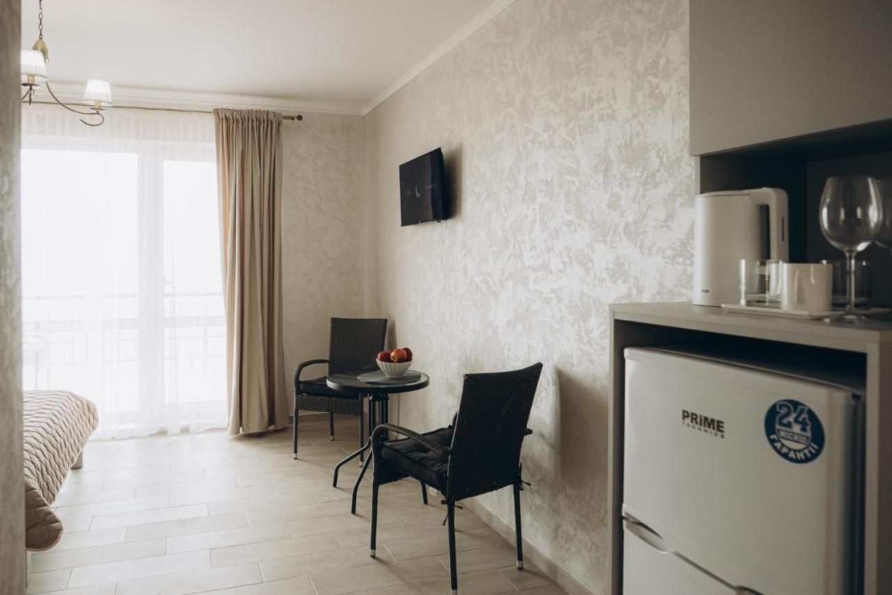 Hotel Три Слона Satoka Exterior foto