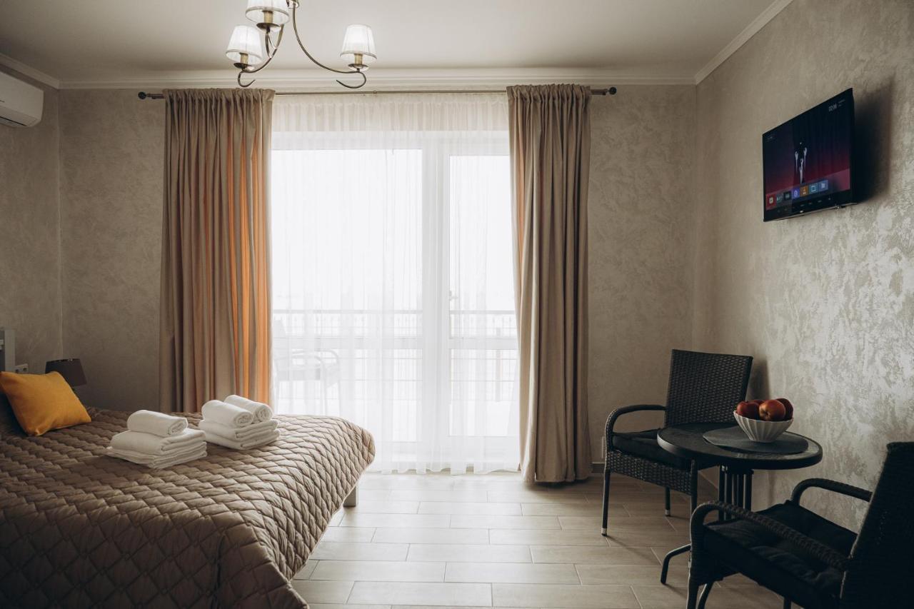 Hotel Три Слона Satoka Exterior foto