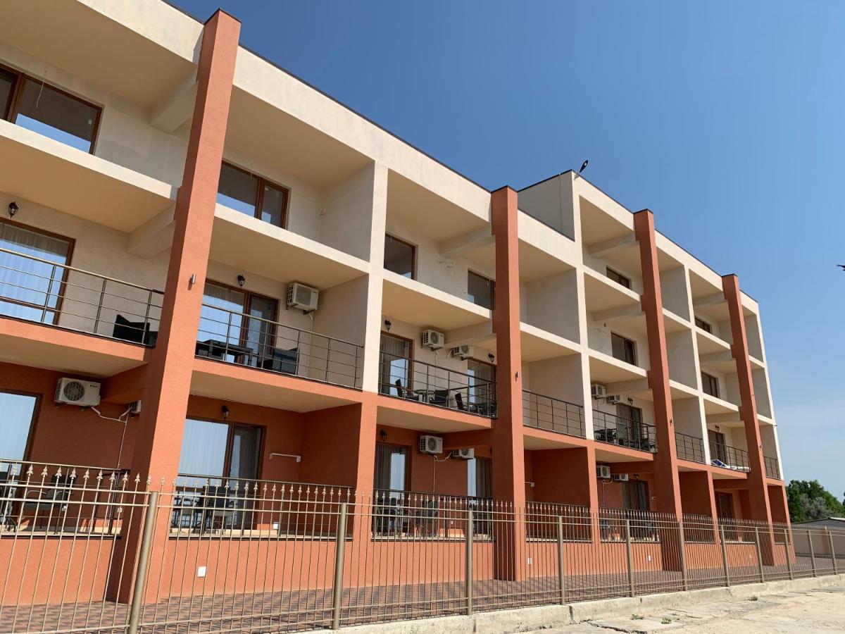 Hotel Три Слона Satoka Exterior foto