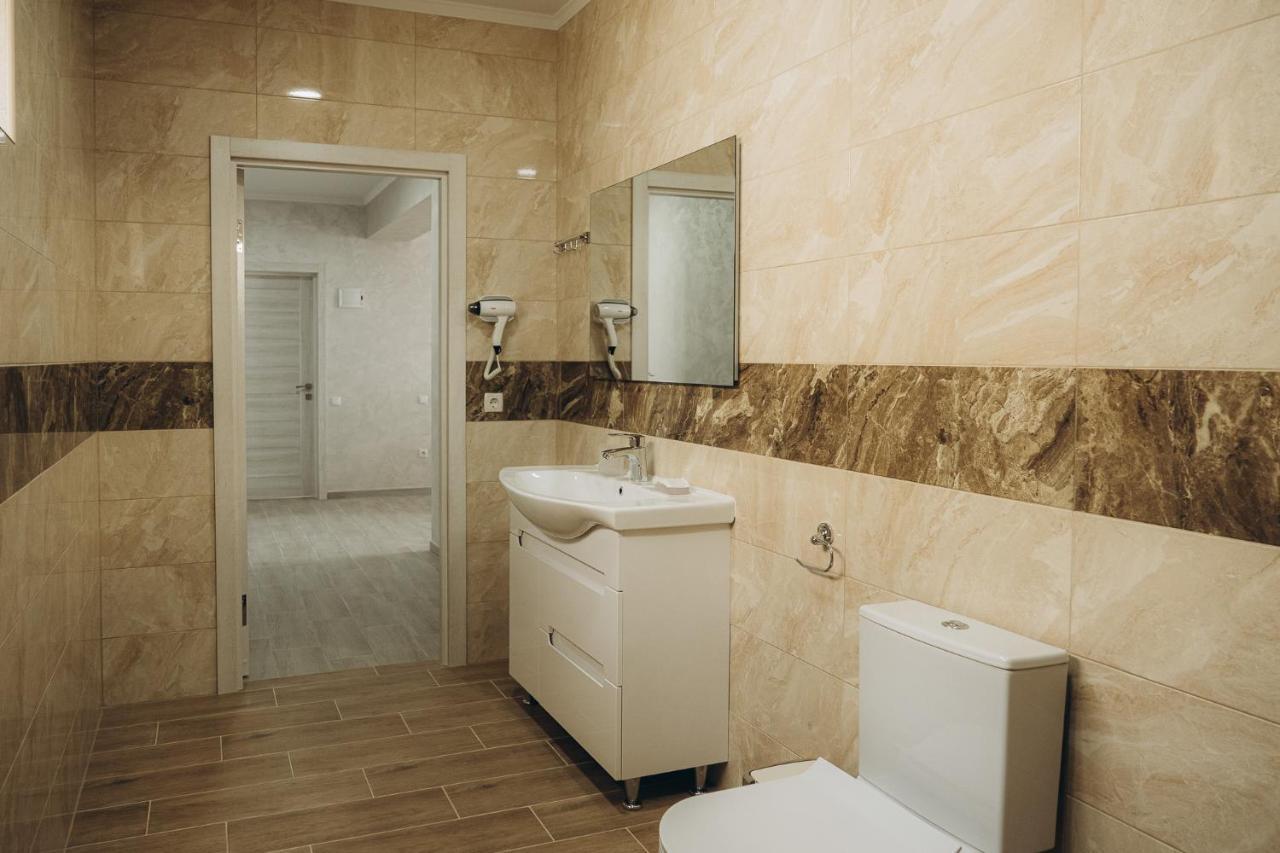 Hotel Три Слона Satoka Exterior foto